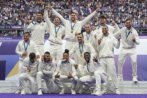 Women's Rugby Sevens: French team pose with their gold medals